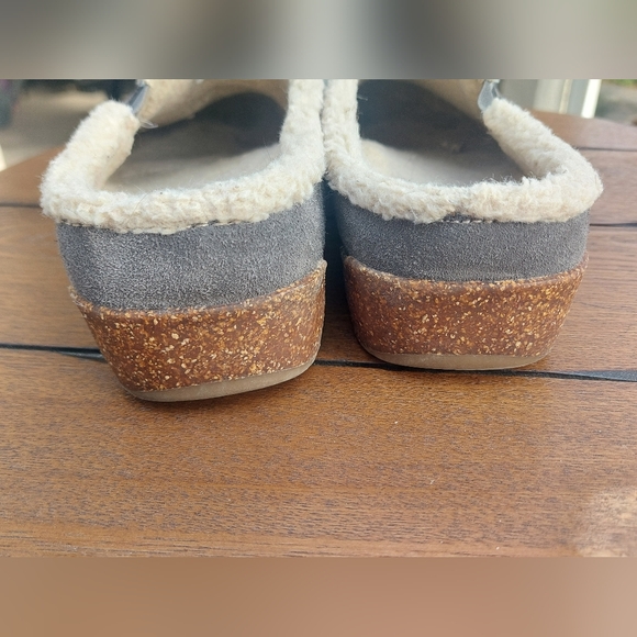 Earth Origins Aurora Johanna Grey Suede Clogs Sz 8.5 - Picture 3 of 9